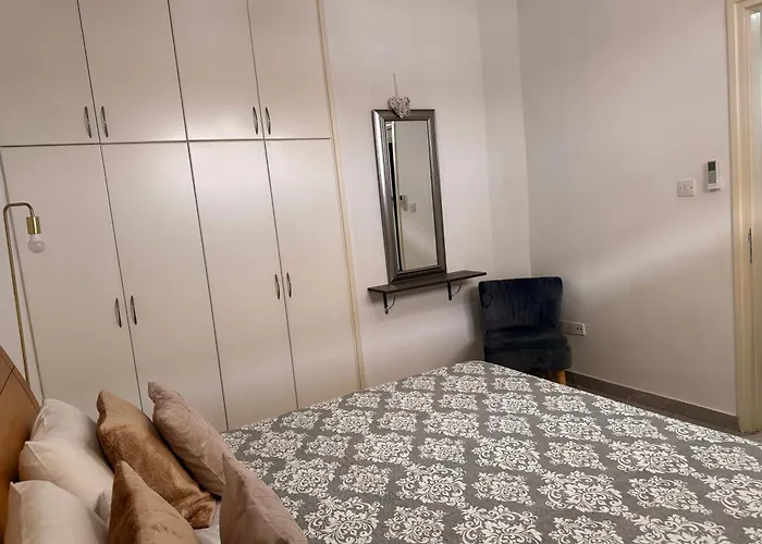 Queens Gardens - Kato - Next To Kings Ave Mall --- By Yiota Apartament Pafos