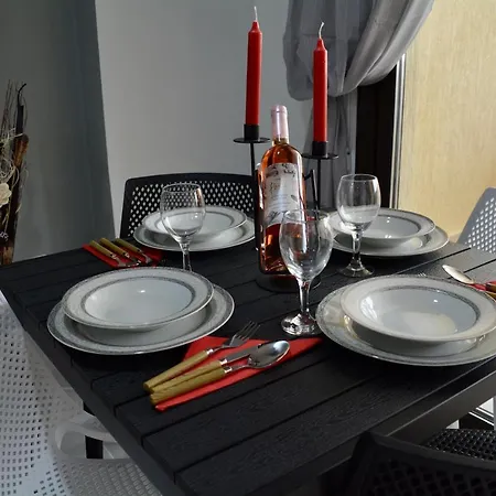 Apartment Queens Gardens - Kato - Next To Kings Ave Mall --- By Yiota *