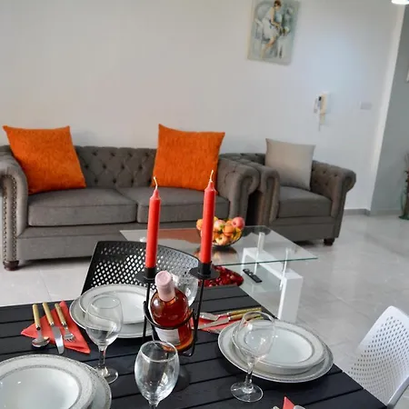 Queens Gardens - Kato - Next To Kings Ave Mall --- By Yiota Apartment Paphos