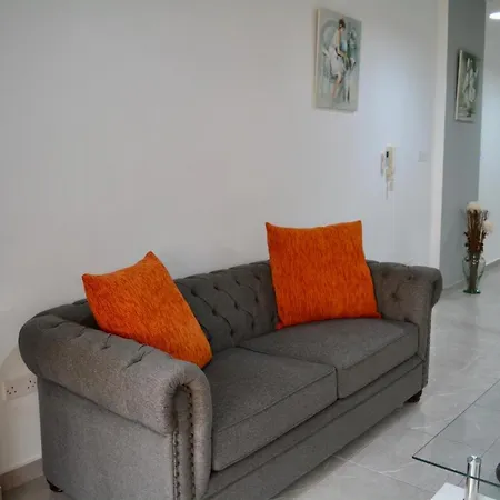 Queens Gardens - Kato - Next To Kings Ave Mall --- By Yiota Apartment *
