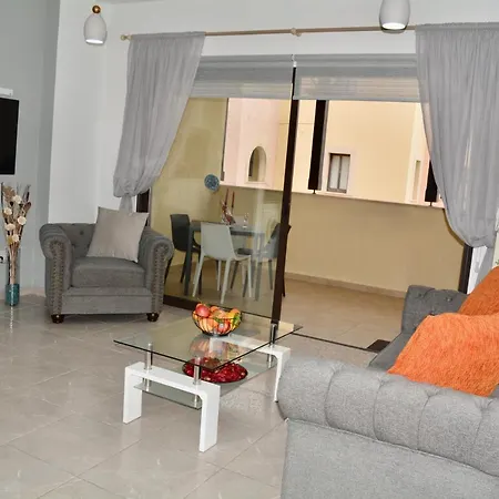 Queens Gardens - Kato - Next To Kings Ave Mall --- By Yiota Apartament