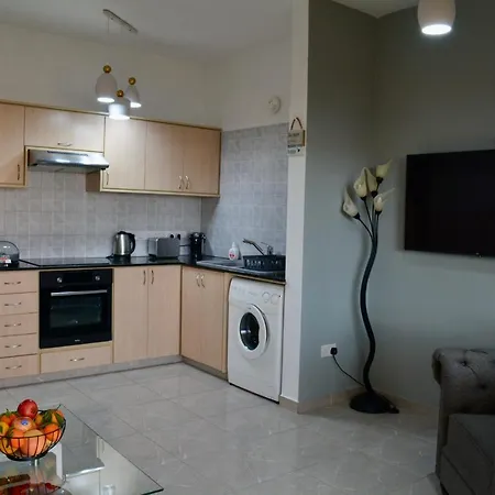 Queens Gardens - Kato - Next To Kings Ave Mall --- By Yiota Apartment *
