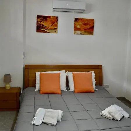 Apartment Queens Gardens - Kato - Next To Kings Ave Mall --- By Yiota *