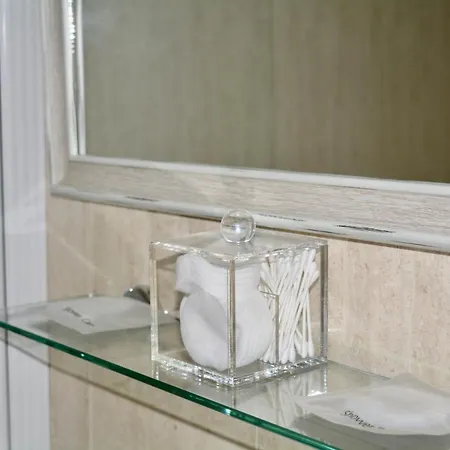 Apartament Queens Gardens - Kato - Next To Kings Ave Mall --- By Yiota