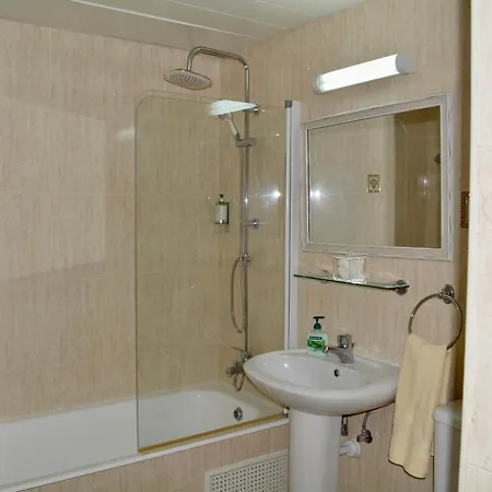 Queens Gardens - Kato - Next To Kings Ave Mall --- By Yiota Apartment *
