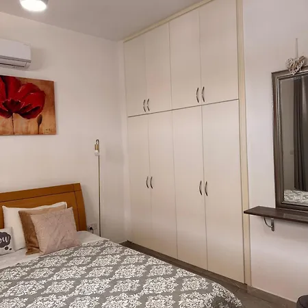 公寓 Queens Gardens - Kato - Next To Kings Ave Mall --- By Yiota Paphos