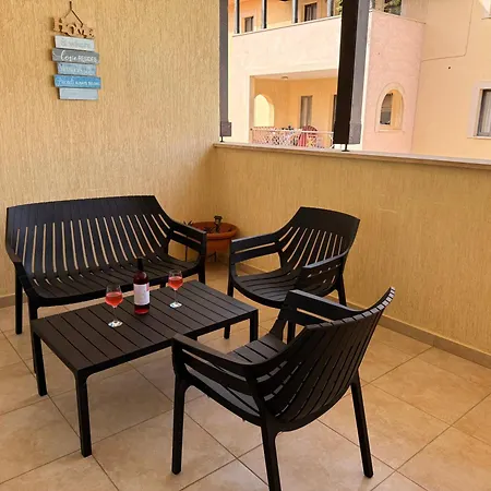 Lägenhet Queens Gardens - Kato - Next To Kings Ave Mall --- By Yiota