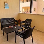 Appartement Queens Gardens - Kato - Next To Kings Ave Mall --- By Yiota