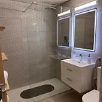 Appartement Queens Gardens - Kato - Next To Kings Ave Mall --- By Yiota *