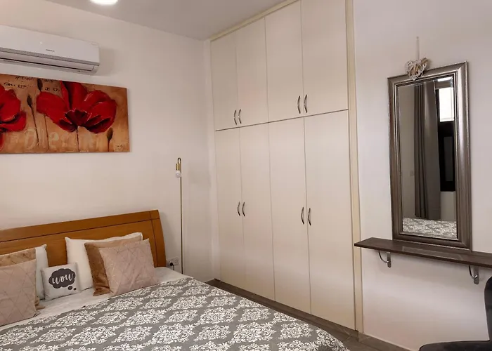 Appartement Queens Gardens - Kato - Next To Kings Ave Mall --- By Yiota Paphos