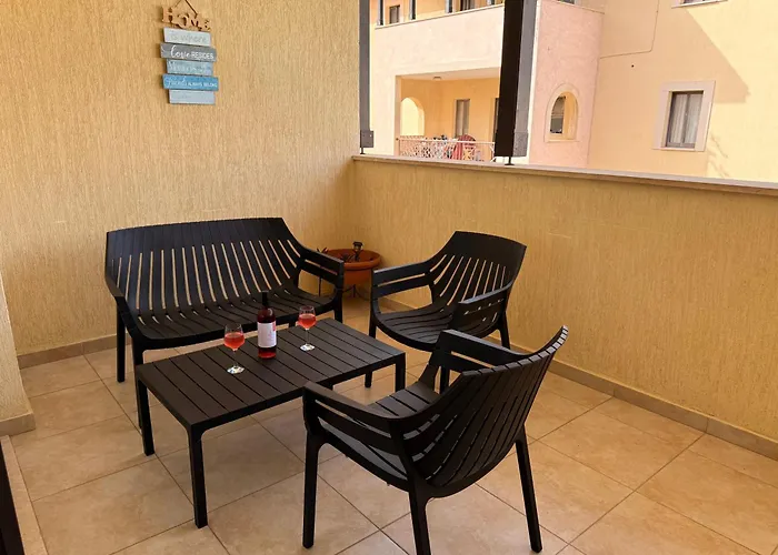 Appartement Queens Gardens - Kato - Next To Kings Ave Mall --- By Yiota